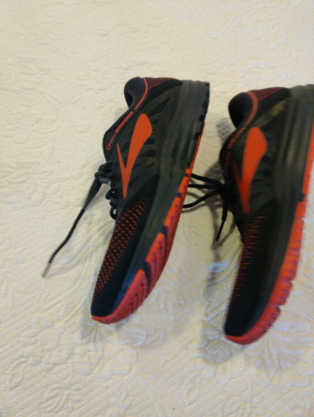 Brooks Revel Sports Shoe - Men's Athletic Running Black & Red Size 9 - Picture 7 of 10